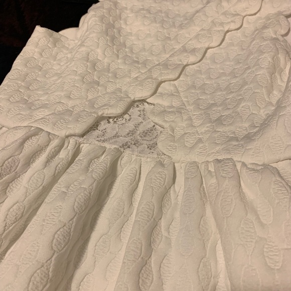 🌸Dalia White Scalloped Dress with Pockets 🌸 - Picture 6 of 16